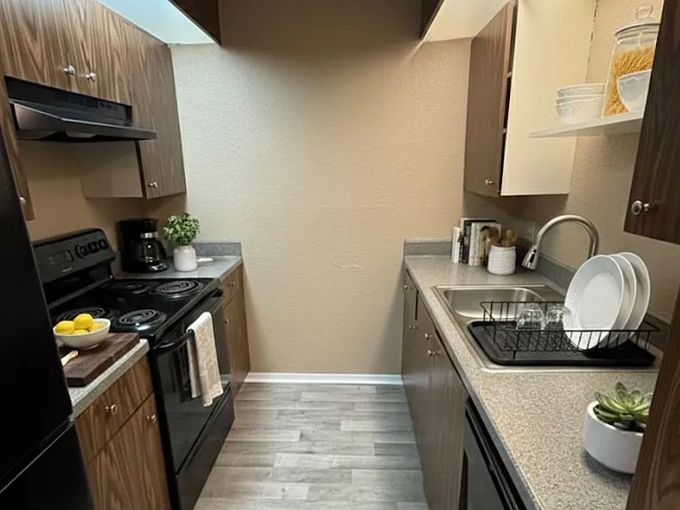 411 W K Pl — Photo 17