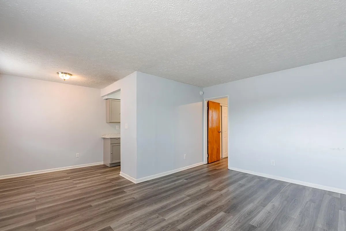 Unit Photo - 209 N Woodland Dr #209-19