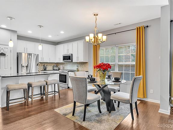 5th image of 827 Campcreek Pl