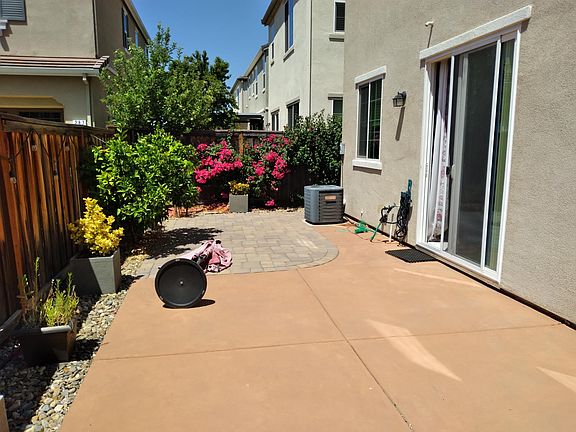 4th image of 107 Bradley Ct