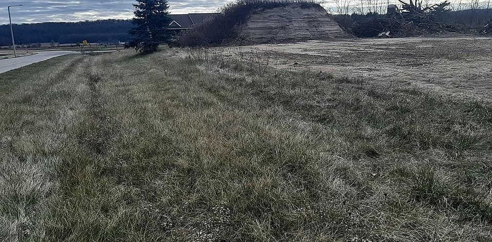 2nd image of LOT 323 Hunters Gln