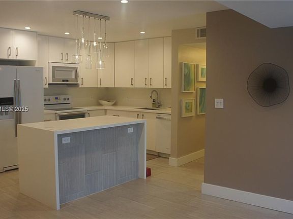 4th image of 3745 NE 171st St APT 7