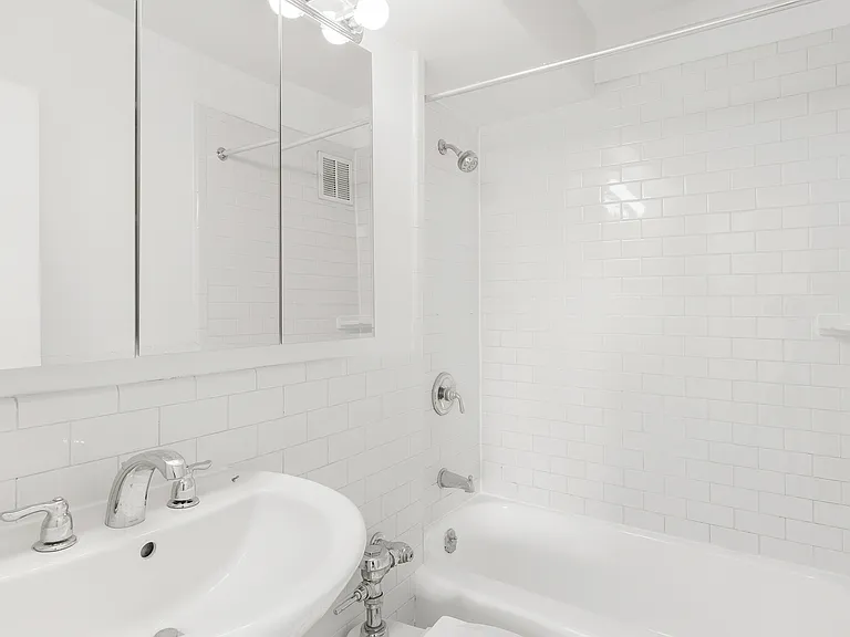2300 5th Ave #5N — Photo 5