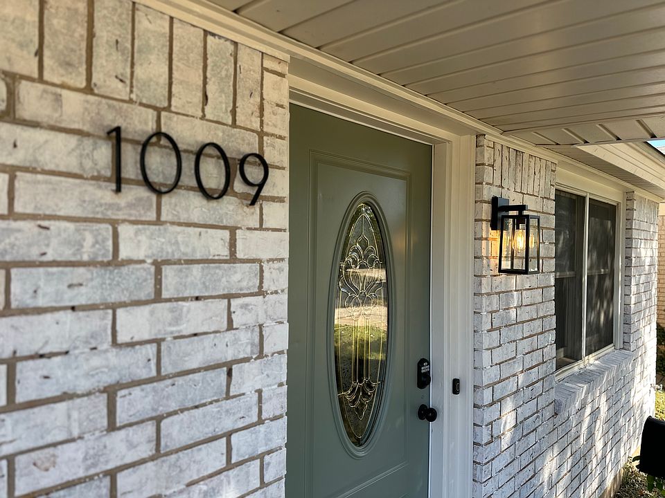 1st image of 1009 NW 1st St