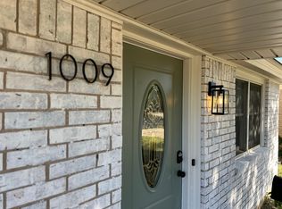 1009 NW 1st St, Moore, OK 73160