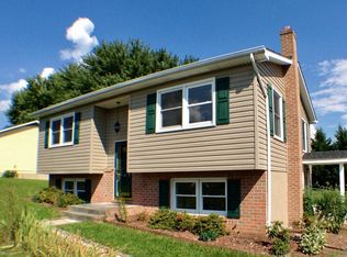 405 Oriole Dr, Stephens City, VA 22655