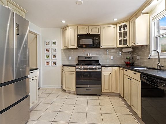 5th image of 228 Quincy Shore Dr #A
