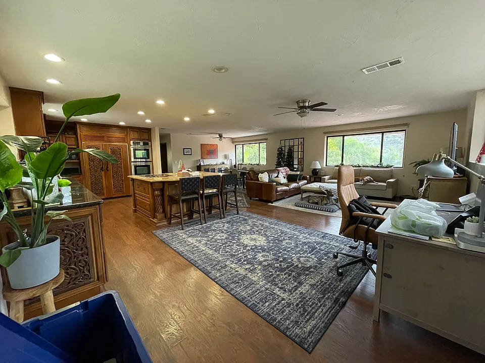 15504 Hawley Pl