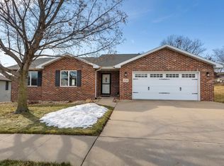 3556 Eclipse Cir, Dubuque, IA 52003