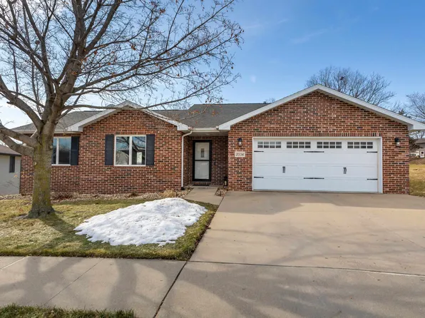 3556 Eclipse Cir, Dubuque, IA 52003