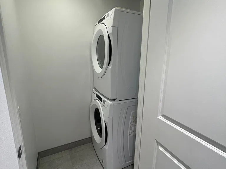 181 King St S #1009 — Photo 16