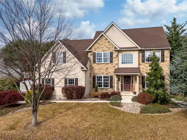 424 E Beil Ave, Nazareth, PA 18064