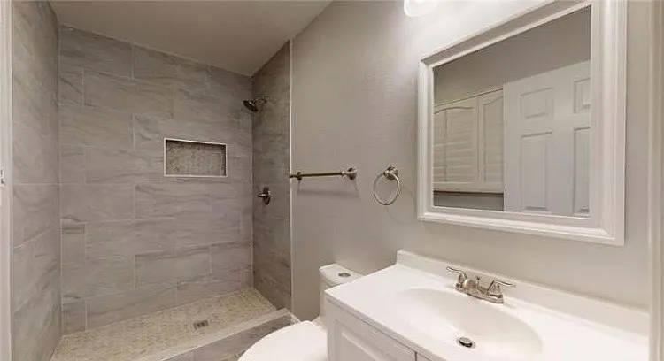 225 N Rio Vista St — Photo 5