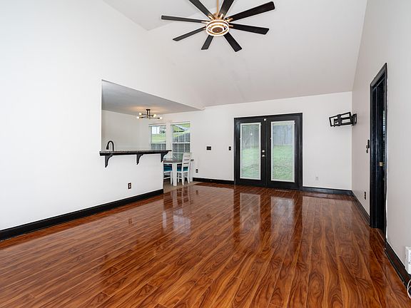 5th image of 9429 Hackberry Ln