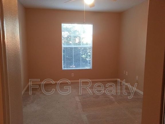 3rd image of 5572 Metrowest Blvd Unit 5-208
