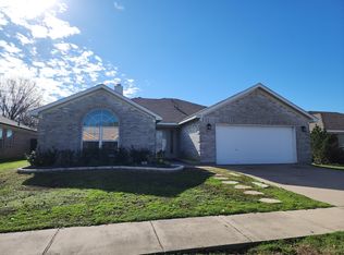 508 White Swan Dr, Arlington, TX 76002