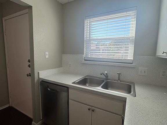 5th image of 3813 Coates Cir