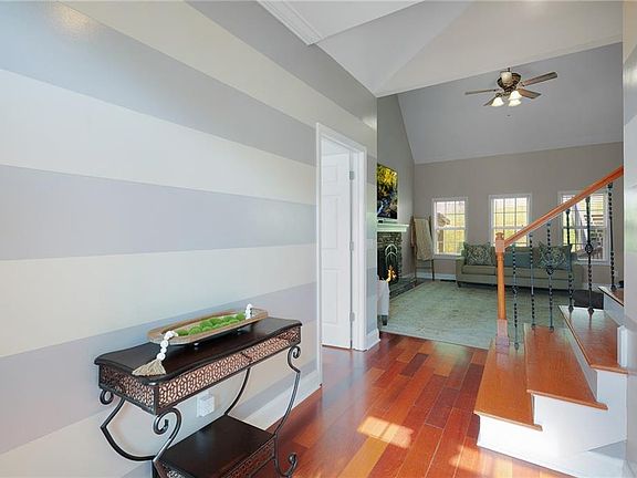 5th image of 114 Towne Lake Dr NE