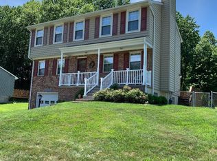 13390 Packard Dr, Woodbridge, VA 22193