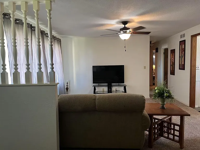 2308 W East St — Photo 10