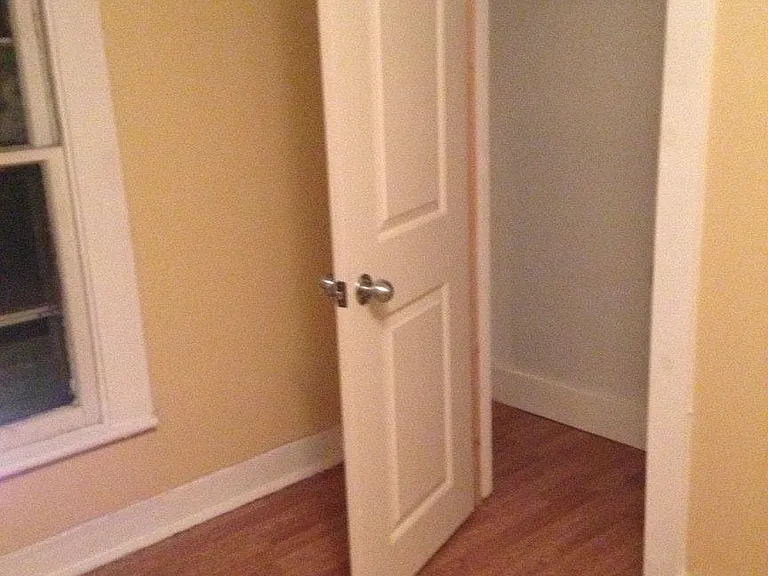 Front bedroom - Large bedroom/walk-in closet