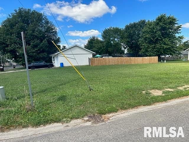 2nd image of 1601 W Elm St