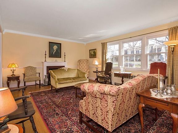 5th image of 17 Burling Ave
