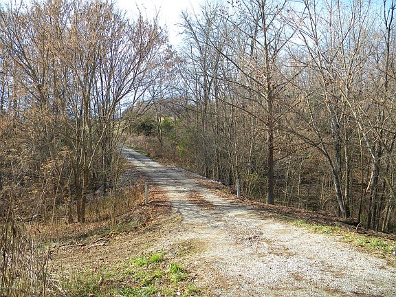 2nd image of 3145 Lilly Pike