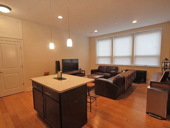 4th image of 144 Green Ln Unit 102