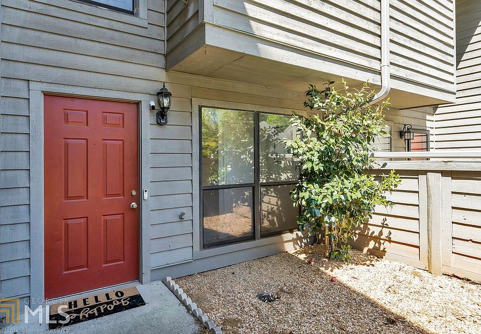 1st image of 1017 Creatwood Cir SE
