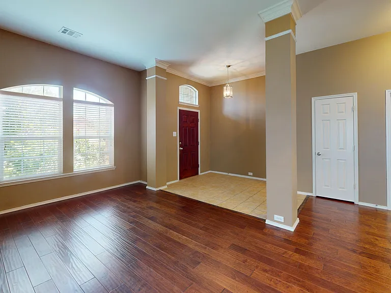 2805 Glendale Way — Photo 2