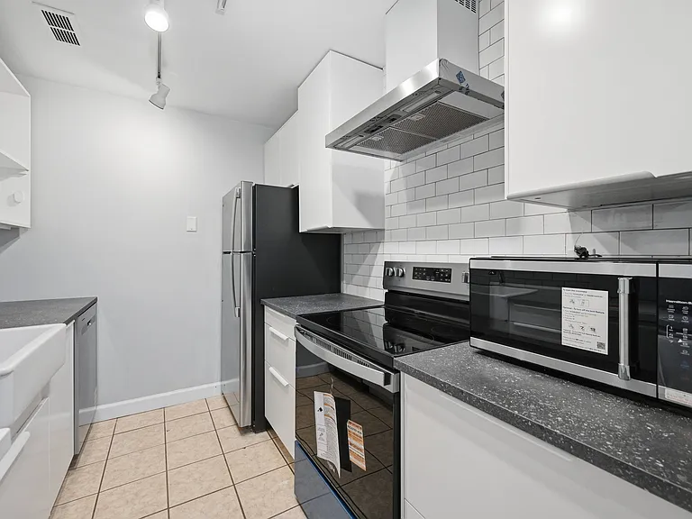 1211 Potomac Ave SE #B — Photo 5