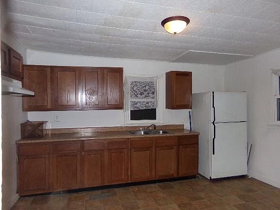 2nd image of 208 Roselawn Ave