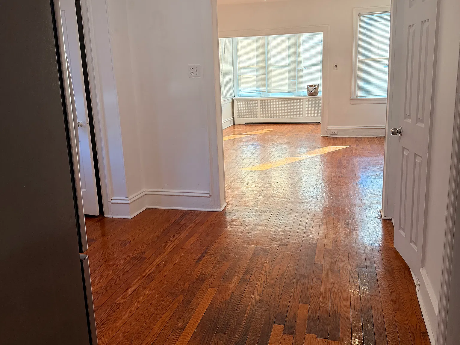 3 bed, 1140 sqft, $2,000 — Photo 2