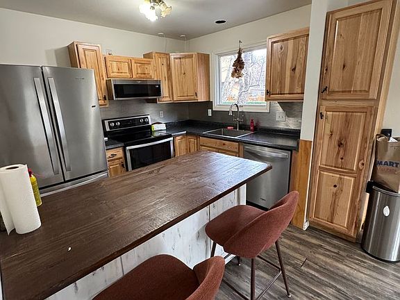 4th image of 1810 Bellevue Loop