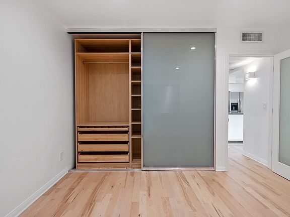 3rd image of 1146 N Clark St #4