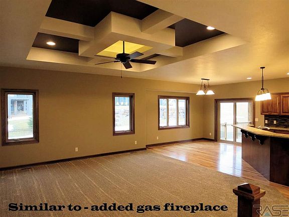 2nd image of 1809 W Parkwood Cir
