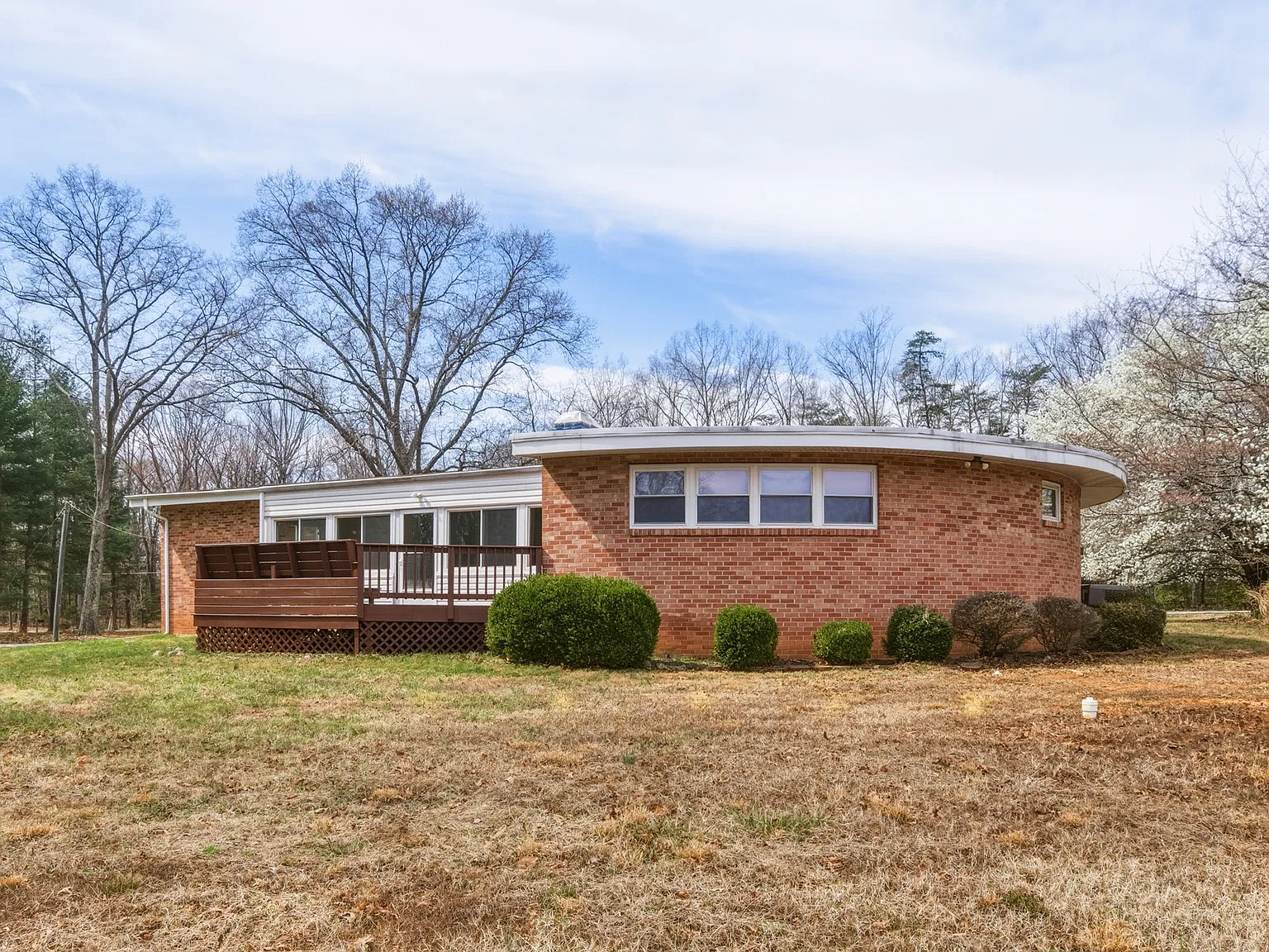 3 bed, 1.5 bath, 1677 sqft, $2,150 — Photo 2
