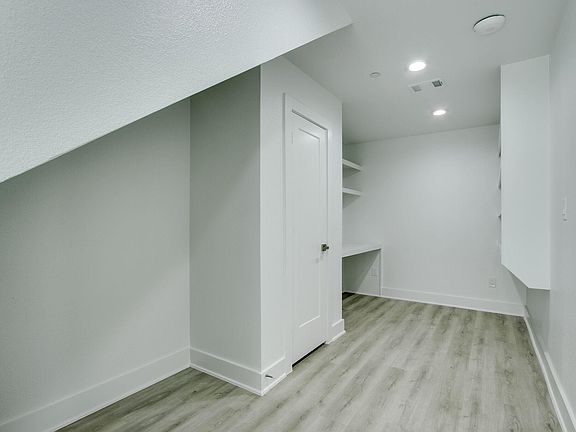 3rd image of 708 W 9th St #103
