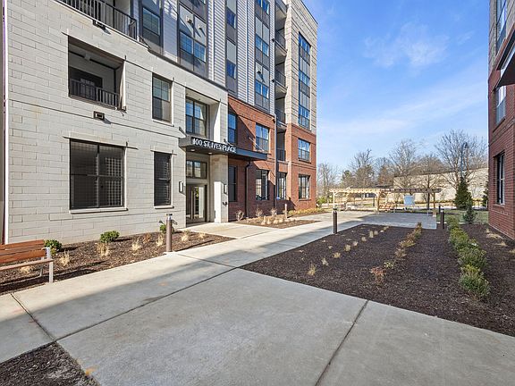 2nd image of 100 Saint Ives Pl APT 304