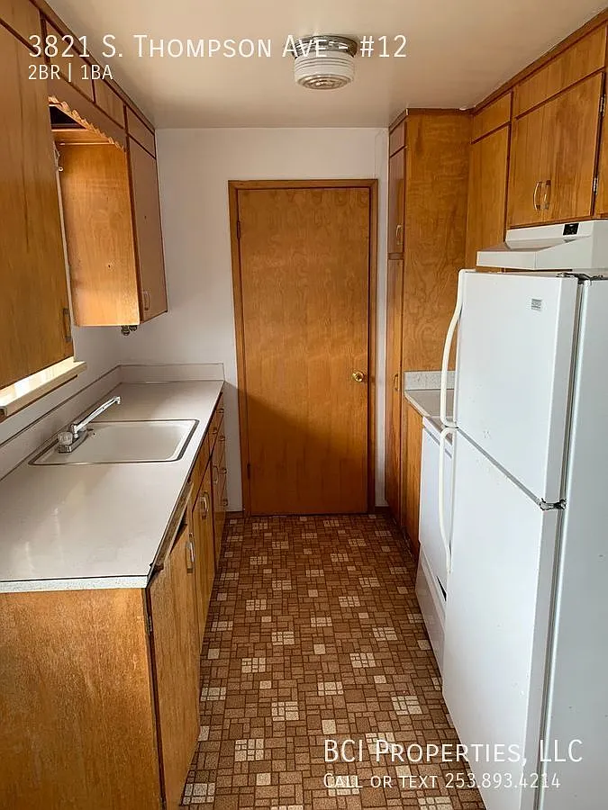 Cozy 2 Bedroom Apartment Available NOW! — Photo 3