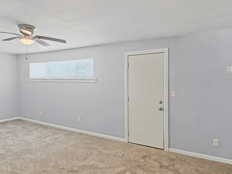 5427 Willow Glen Dr — Photo 11