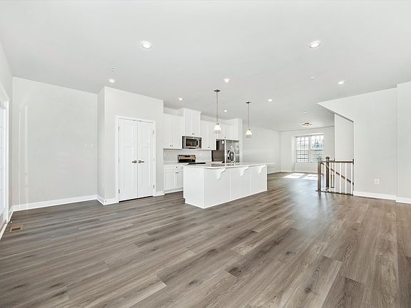 5th image of 195 Bel Aire Ln