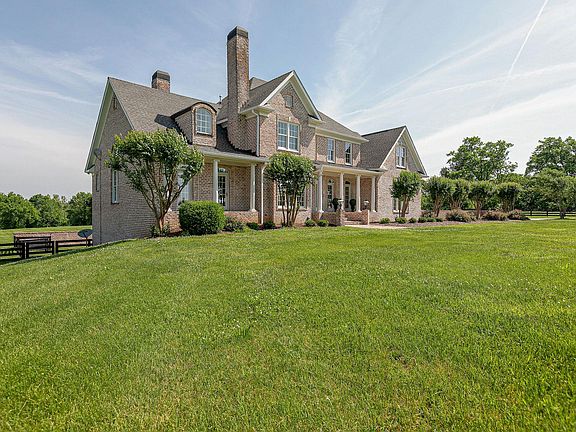3rd image of 3216 Baker Ln
