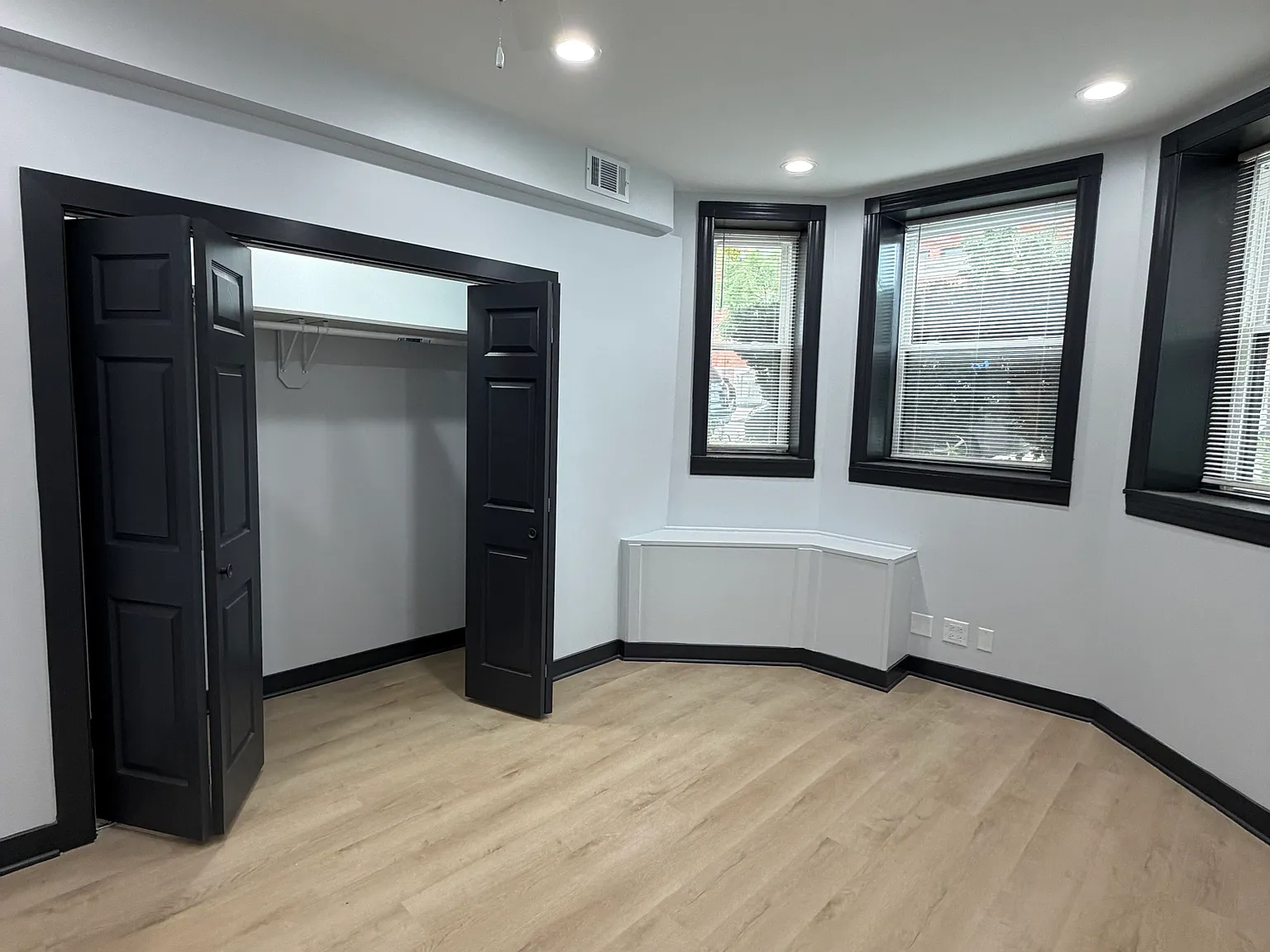 2 bed, 750 sqft, $2,295 — Photo 4