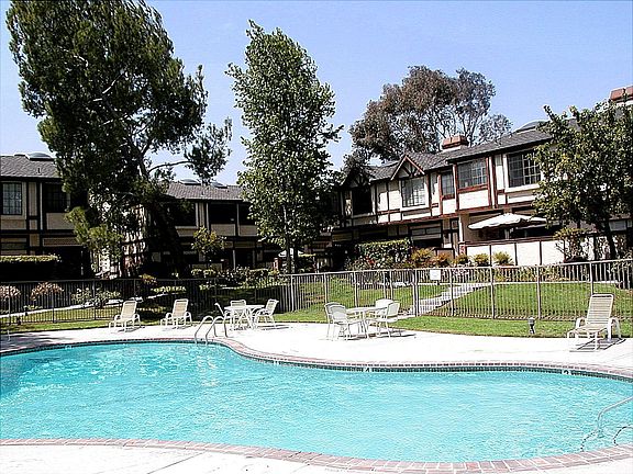 5th image of 22525 Sherman Way Unit 304