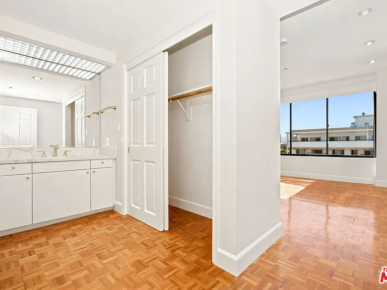 10724 Wilshire Blvd #1104 — Photo 29