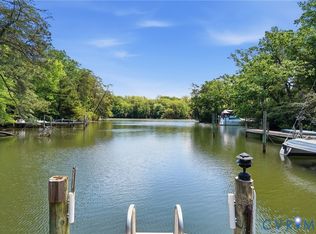 412 Wilton Coves Dr, Hartfield, VA 23071
