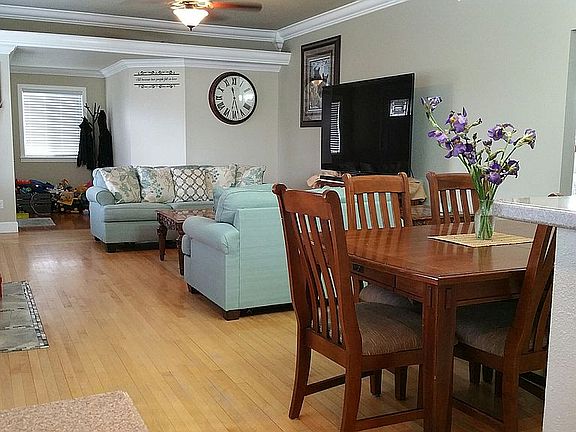 Living room & Dining room