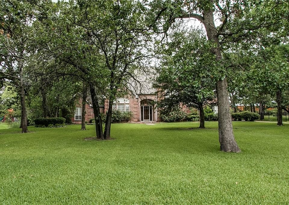 1st image of 240 Canyon Oaks Dr